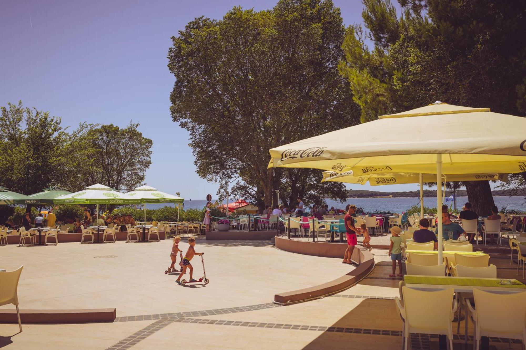Camping Bi-Village - Roan Valbandon Bagian luar foto